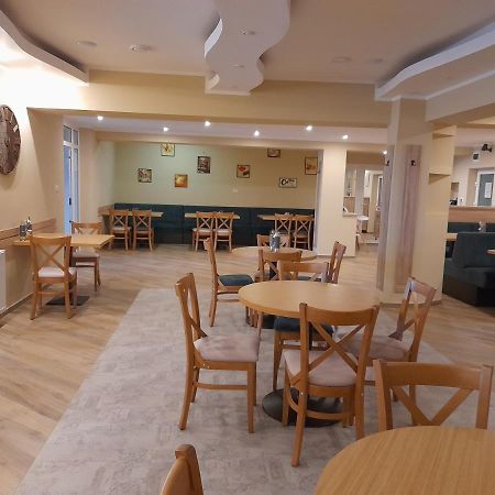 Hotel Caras โอราวิตซา ภายนอก รูปภาพ