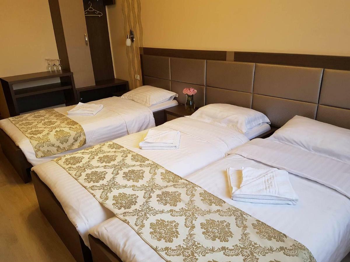 Hotel Caras โอราวิตซา ภายนอก รูปภาพ