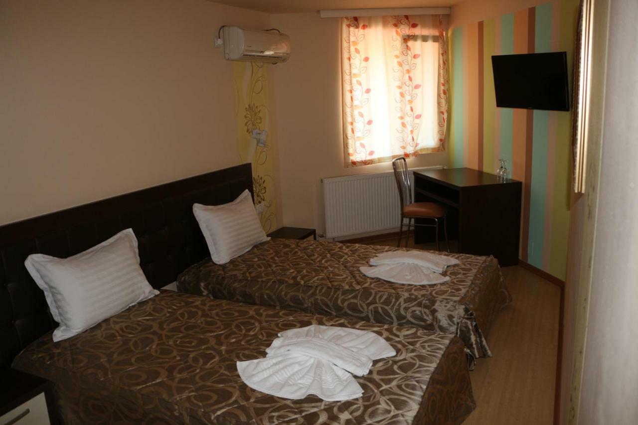 Hotel Caras โอราวิตซา ภายนอก รูปภาพ