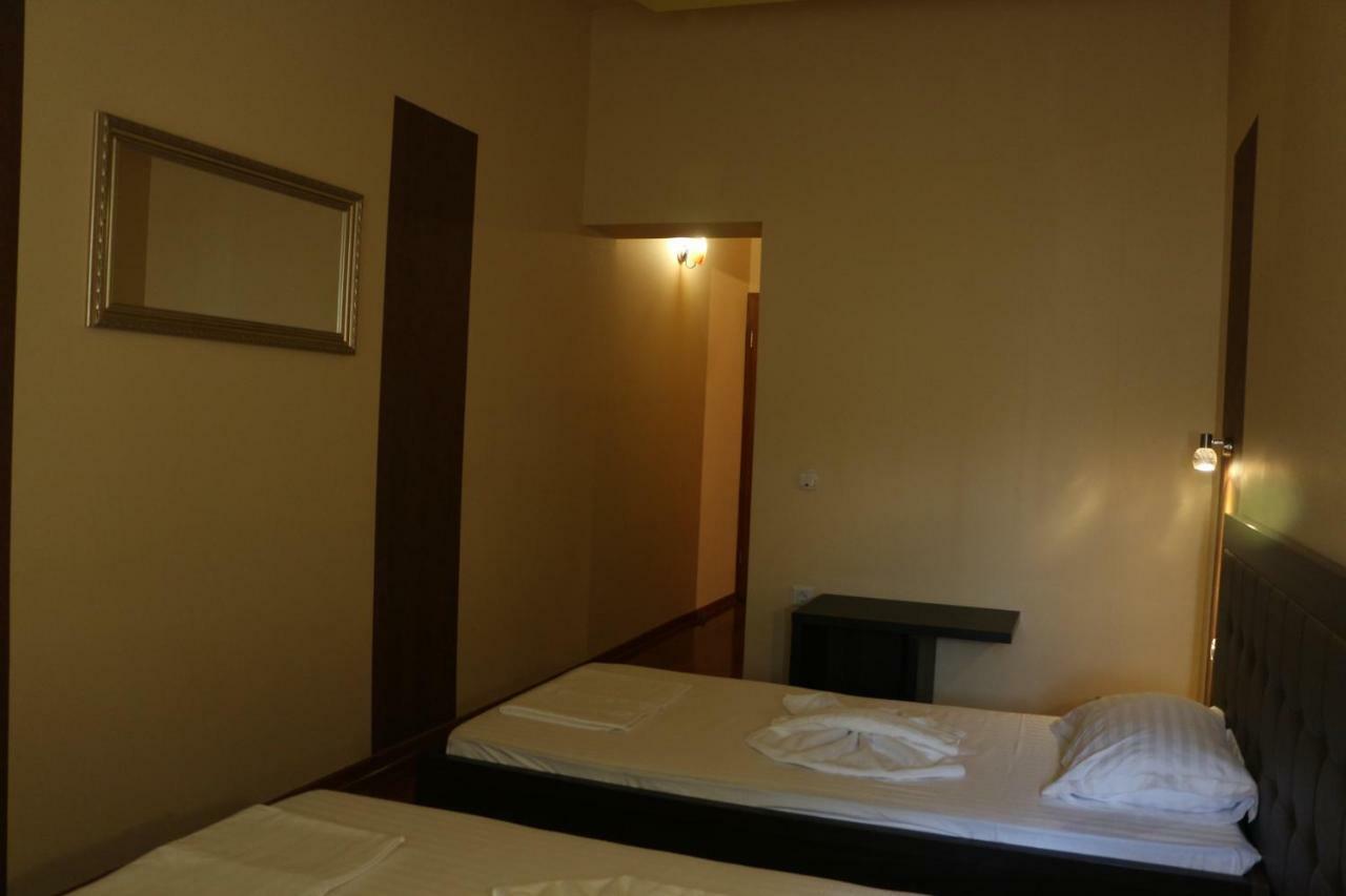 Hotel Caras โอราวิตซา ภายนอก รูปภาพ