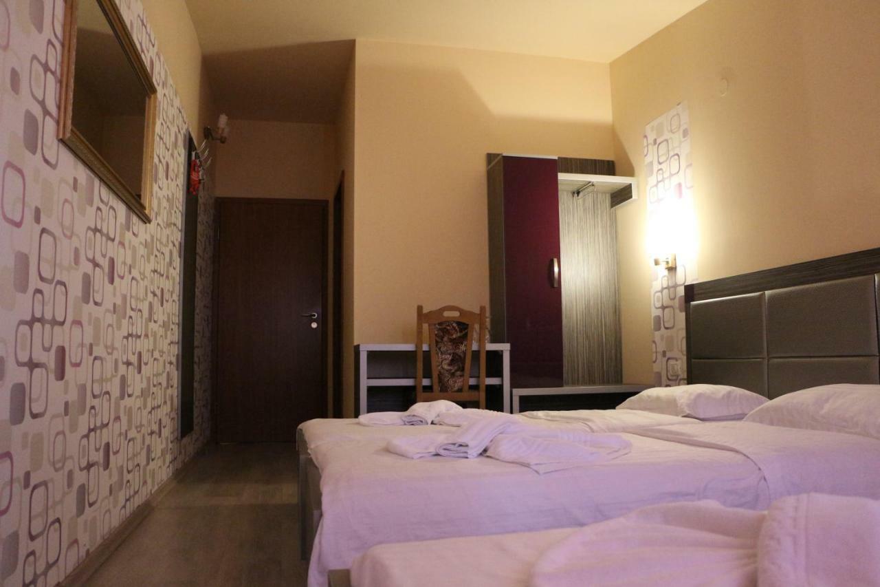 Hotel Caras โอราวิตซา ภายนอก รูปภาพ