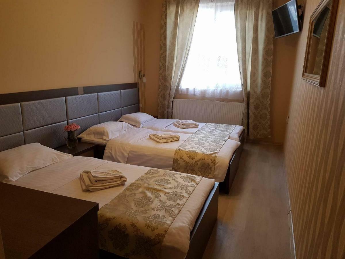 Hotel Caras โอราวิตซา ภายนอก รูปภาพ